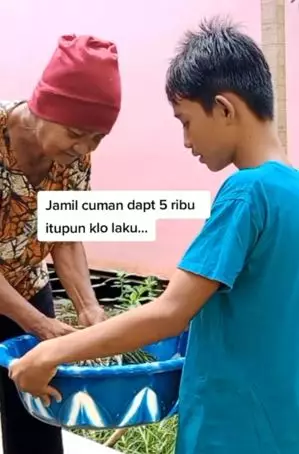 Rela cari kangkung demi kelangsungan hidupnya, kisah anak ini bikin haru TikTok