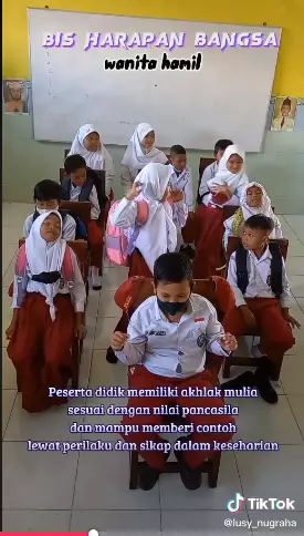  Aksi siswa SD praktikan sikap toleransi di kendaraan umum Tiktok