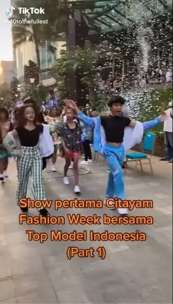 Show pertama Citayam Fashion Week  © 2022 TikTok