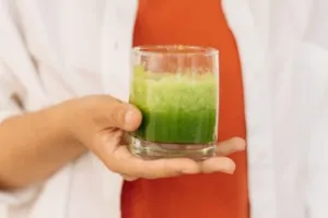 10 Minuman turunkan asam urat, alami dan tanpa efek samping