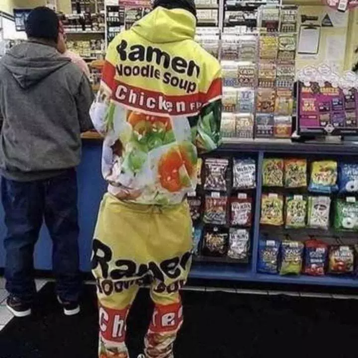 pakai baju di tempat umum nyeleneh © berbagai sumber pakai baju di tempat umum nyeleneh © berbagai sumber