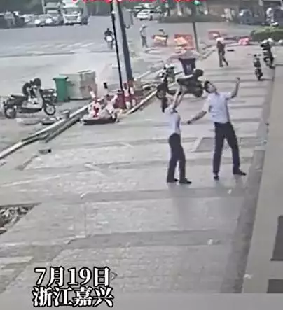 Aksi heroik selamatkan anak Berbagai sumber