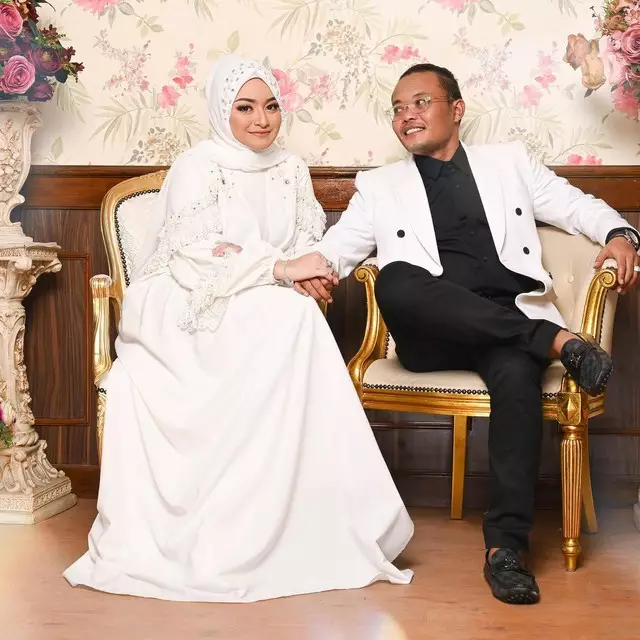Sule minta untuk berhenti hujat Putri Delina © berbagai sumber Sule minta untuk berhenti hujat Putri Delina © berbagai sumber