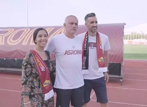 Pria lamar kekasihnya di depan Jose Mourinho Berbagai sumber