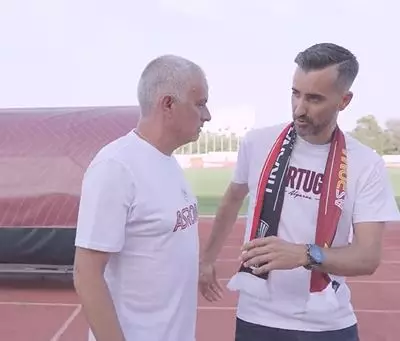 Pria lamar kekasihnya di depan Jose Mourinho Berbagai sumber
