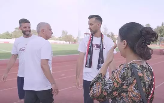 Pria lamar kekasihnya di depan Jose Mourinho Berbagai sumber