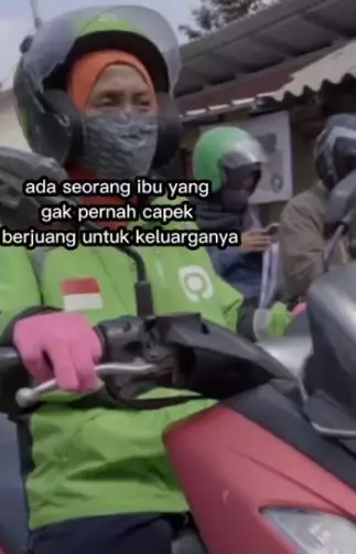 Ibu jadi driver ojol demi kuliah anaknya yang tunarungu TikTok Ibu jadi driver ojol demi kuliah anaknya yang tunarungu TikTok