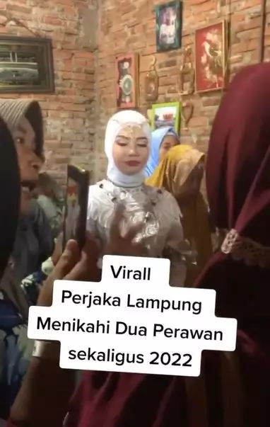 Pria nikahi dua wanita sekaligus Berbagai sumber