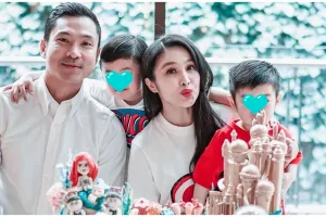 11 Potret detail kue ultah Sandra Dewi ke-39, bertema laut kece abis