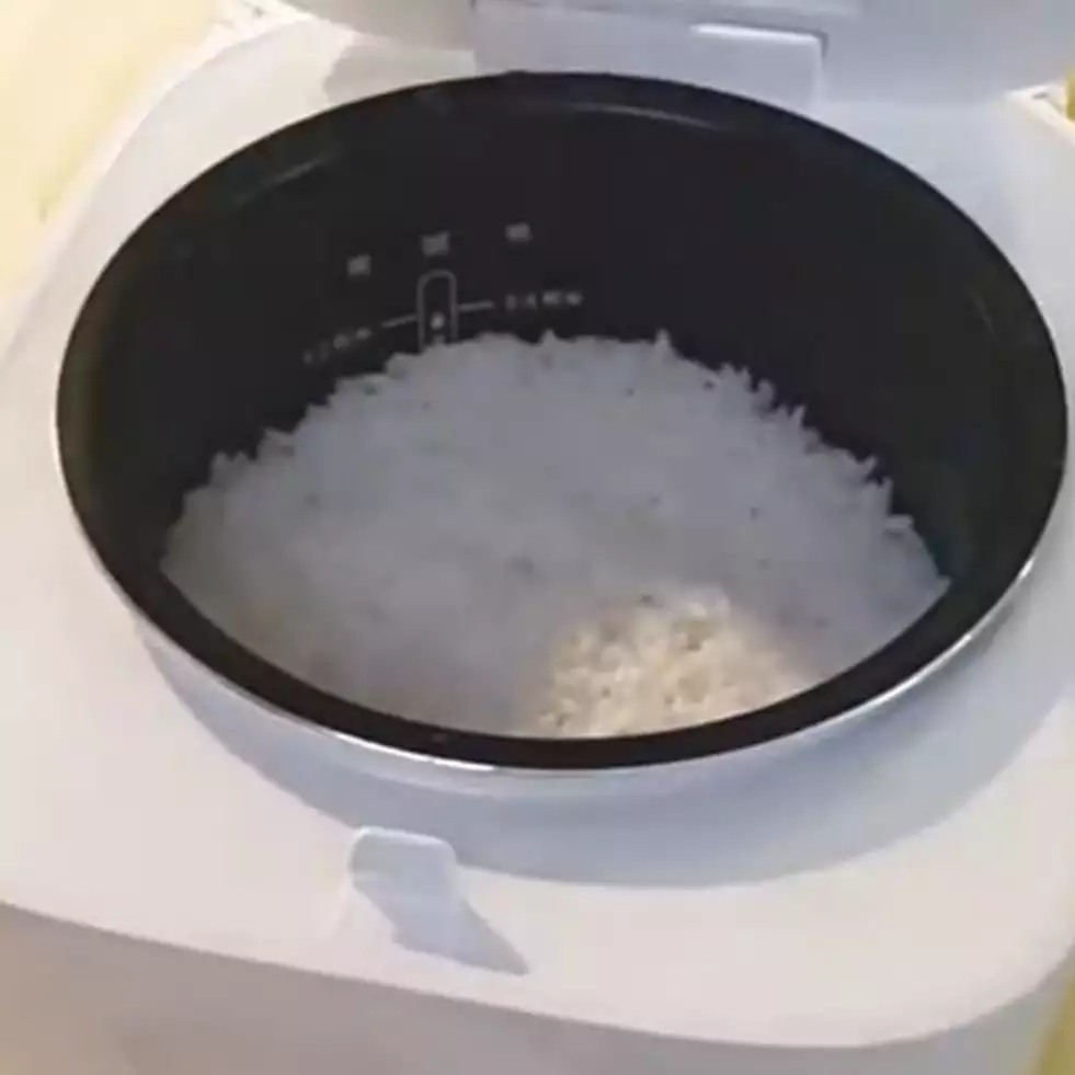 Jangan sampai salah, ini cara bersihkan rice cooker biar makin awet