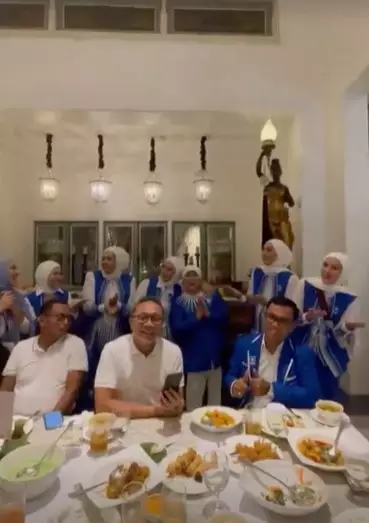 Haji Faisal ayah Fuji terjun ke politik © Instagram