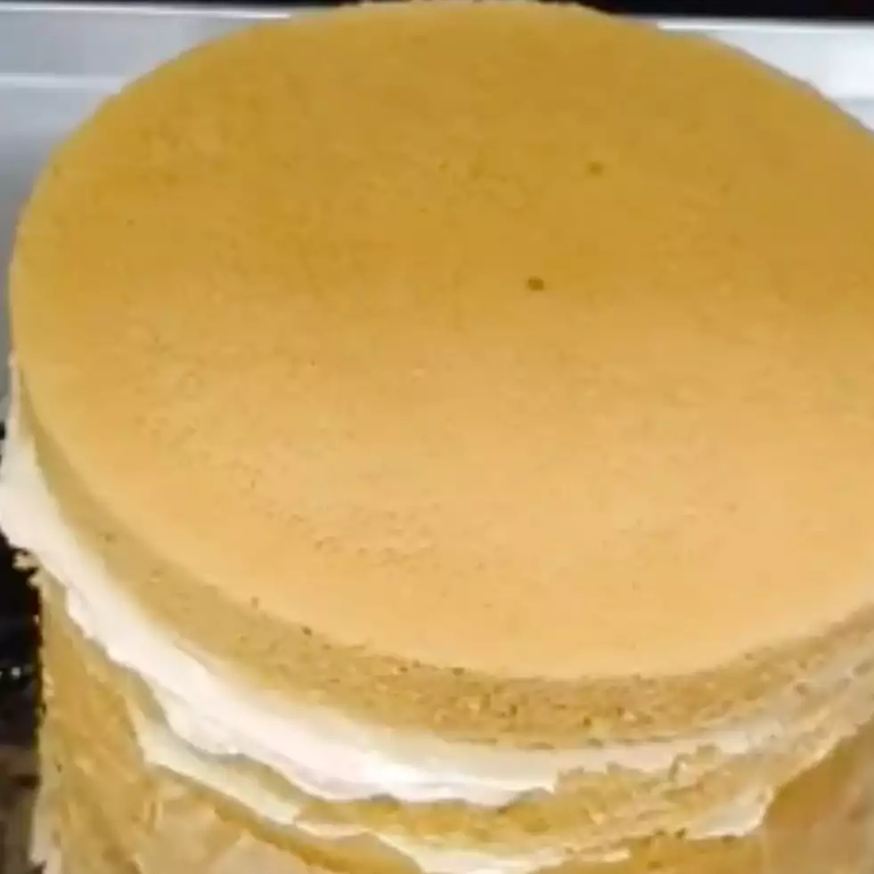 7 Trik mengukus kue agar teksturnya halus dan tidak bantet, antigagal