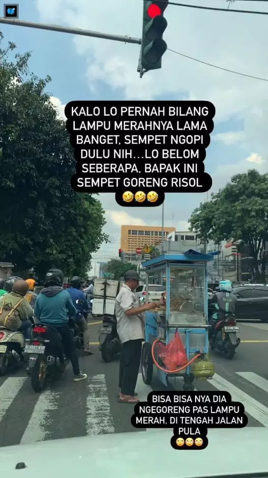 tingkah nyeleneh di lampu merah © berbagai sumber