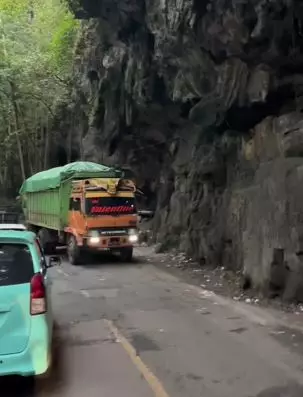 Truk ganti klakson pakai lagu 17 Agustus TikTok Truk ganti klakson pakai lagu 17 Agustus TikTok