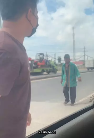 Kisah pilu bapak tua yang pakai air genangan untuk minum TikTok