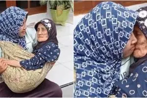 Momen haru wanita rawat ibu seperti bayi, digendong pakai kain jarik