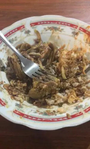 Nikmati makanan di warteg, yang di lihat pria ini bikin nggak nafsu makan TikTok Nikmati makanan di warteg, yang di lihat pria ini bikin nggak nafsu makan TikTok