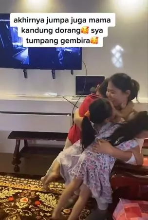 Wanita ini pertemukan tiga anak angkatnya dengan ibu kandung TikTok