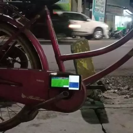 orang nonton bola malah lucu © berbagai sumber orang nonton bola malah lucu © berbagai sumber