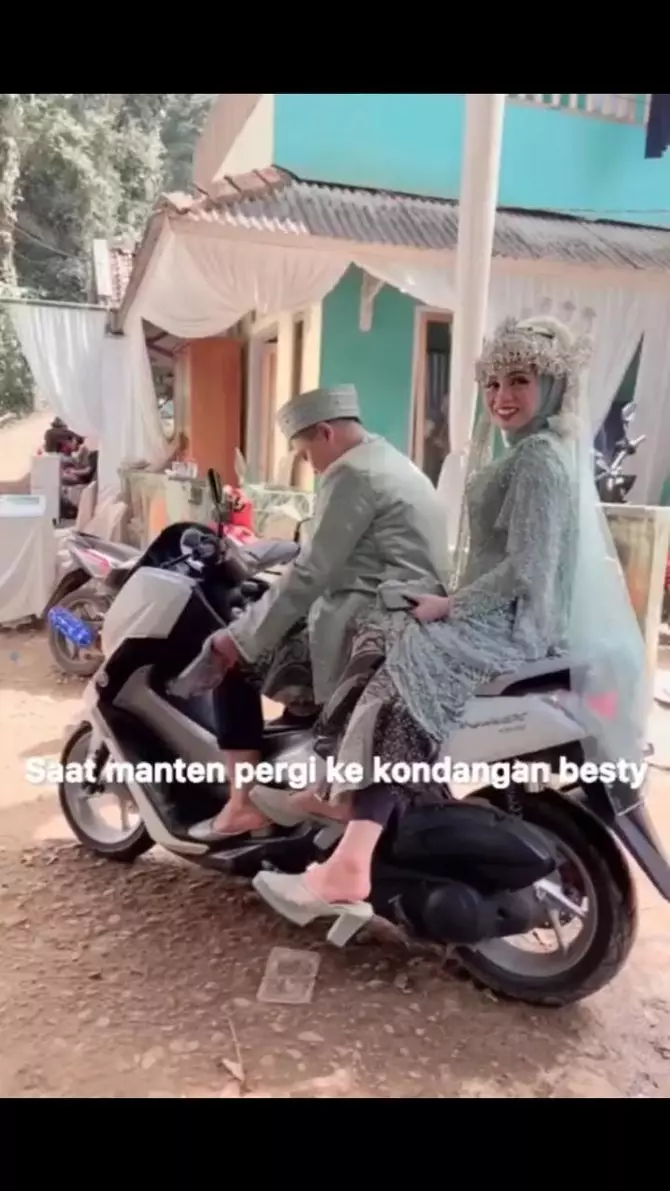 Pengantin kondangan pakai matic Berbagai sumber Pengantin kondangan pakai matic Berbagai sumber