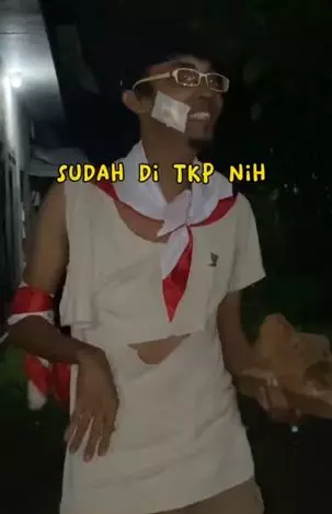 Kedua pria datang ke pernikahan pakai kostum perjuangan TikTok Kedua pria datang ke pernikahan pakai kostum perjuangan TikTok