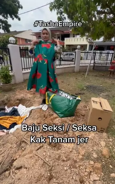 momen wanita kubur baju apiknya Berbagai sumber