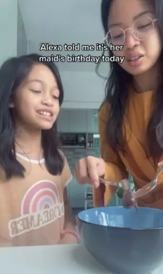 Gadis cilik beri kejutan kue untuk ART  TikTok.com