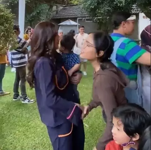 Ashanty cuekin Fuji © berbagai sumber