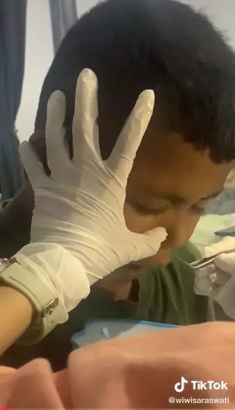 Bocah ini mengeluh sakit hidung © 2022 TikTok