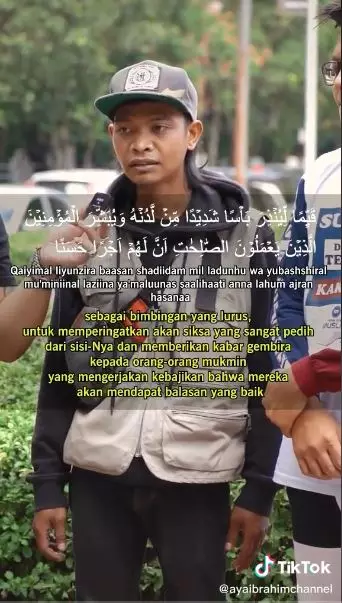 Pedagang asongan selesaikan tantangan © 2022 TikTok