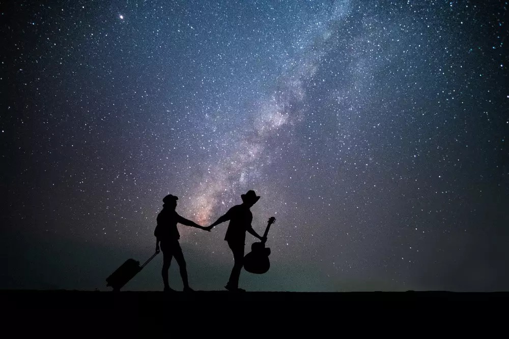 pose prewedding di malam hari © berbagai sumber