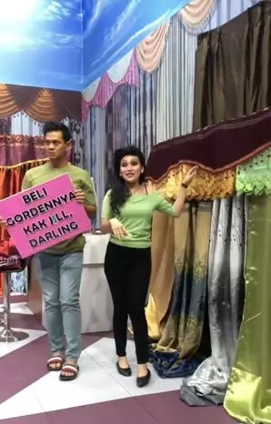 Tirukan gaya Kak Jill ‘Tiktok’, dandanan Ayu Ting Ting totalitas pol Tirukan gaya Kak Jill ‘Tiktok’, dandanan Ayu Ting Ting totalitas pol