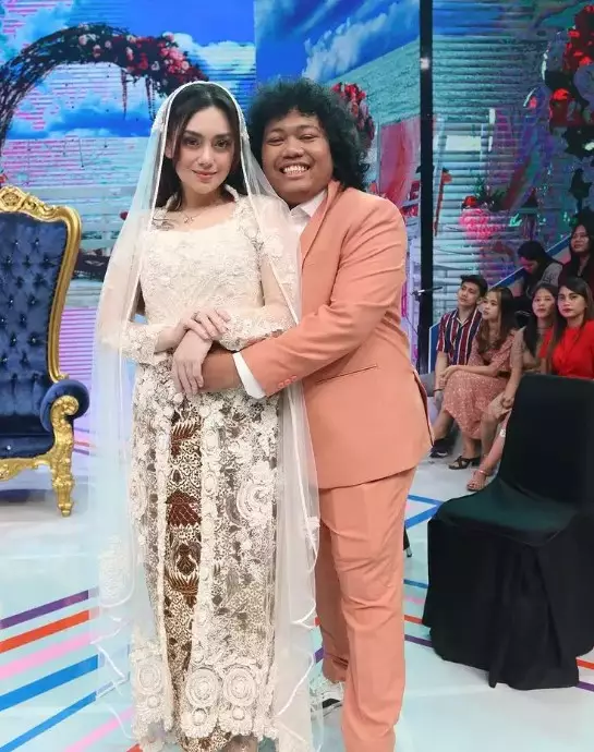 Heboh pas foto Celine Evangelista Marshel © Instagram