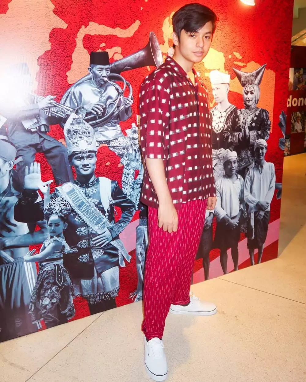 Inspirasi outfit santai ala Angga Yunanda © 2022 brilio.net