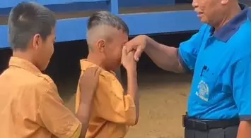 Siswa ini menangis saat perpisahan dengan sang guru   TikTok