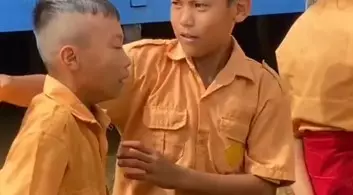 Siswa ini menangis saat perpisahan dengan sang guru   TikTok