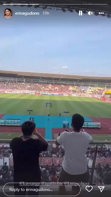 Kaesang & Erina nonton bola di Stadion Manahan © Instagram Kaesang & Erina nonton bola di Stadion Manahan © Instagram