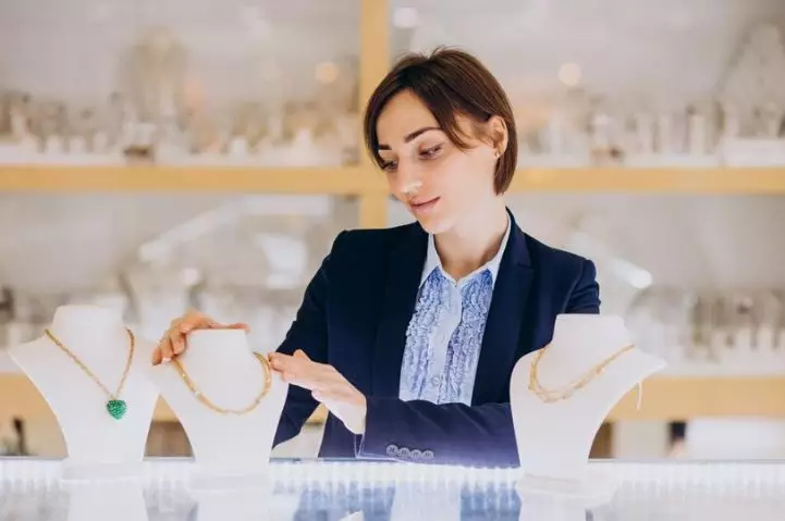 Arti mimpi kalung putus © 2022 berbagai sumber