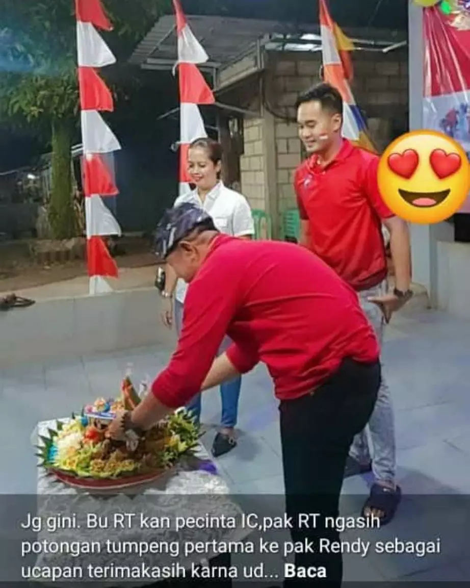 aparat tni dapat tumpeng dari warga © instagram
