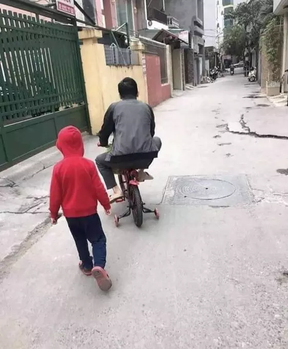 tingkah bapak-bapak main sepeda lucu © berbagai sumber