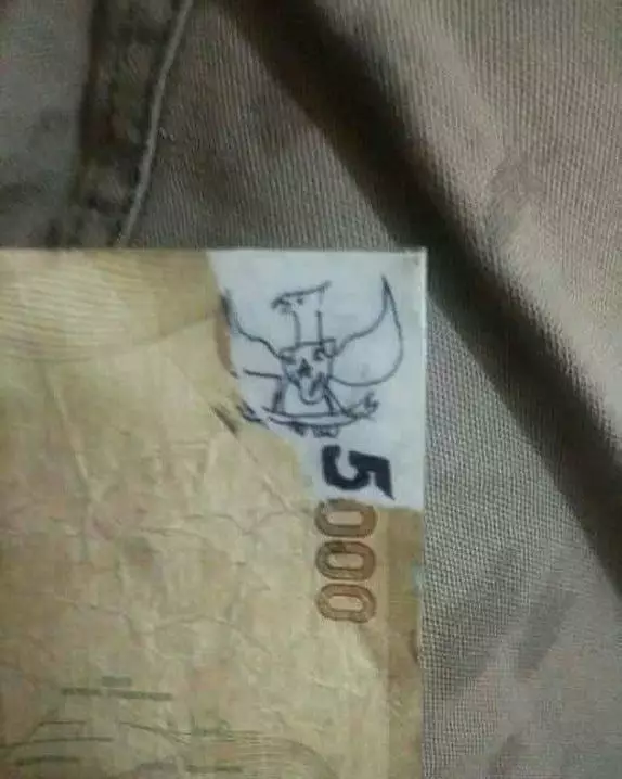 Momen apes dapat uang sobek ditambal Berbagai sumber Momen apes dapat uang sobek ditambal Berbagai sumber