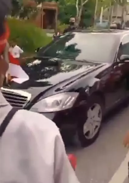 Momen paspampres terjatuh Berbagai sumber