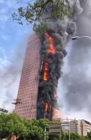 Kronologi gedung 42 lantai terbakar di China Berbagai sumber