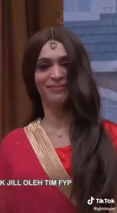 Kak Jill di-makeover © TikTok Kak Jill di-makeover © TikTok