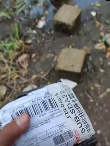 Kurir lewat benteng takeshi Berbagai sumber