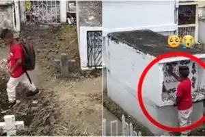 Momen haru anak ziarah ke makam ibunya, bawakan rapor ujian sekolah