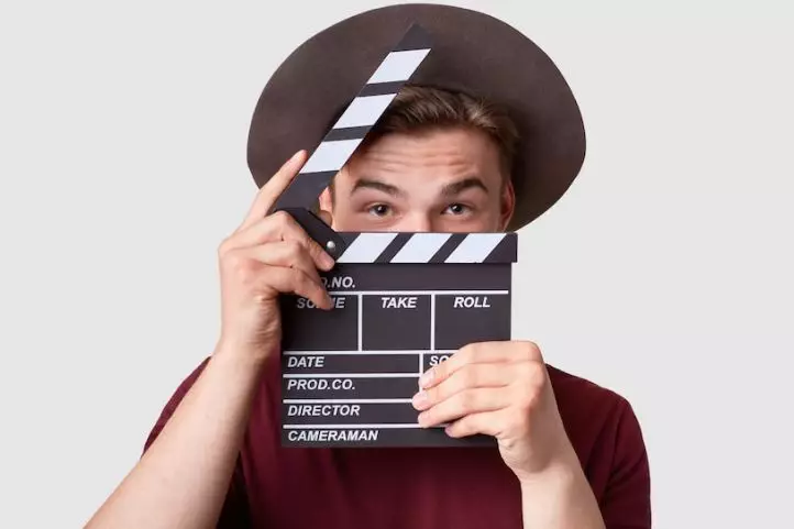 Arti plot twist © 2022 berbagai sumber