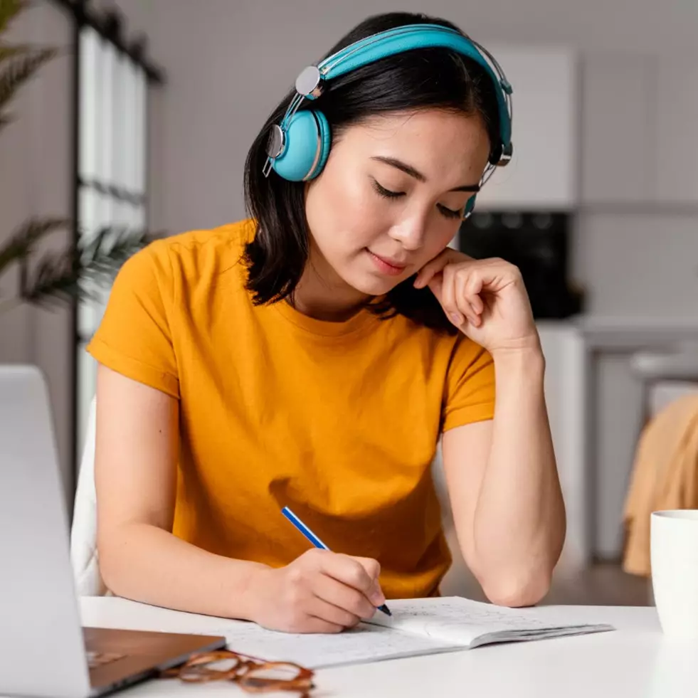 15 Contoh kalimat kata kerja dalam bahasa Inggris dan penjelasannya © 2022 brilio.net