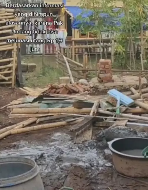 Pilu Pak Undang rumahnya dihancurkan renternir TikTok/@garutpedia
