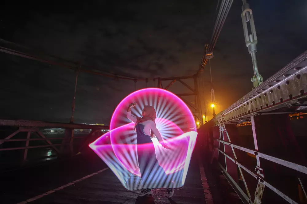 memotret model sentuhan garis cahaya © berbagai sumber